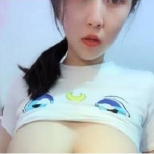 哺乳期妈妈被爆婚外情，边喂奶边和小三开视频！【6V，2.1G】