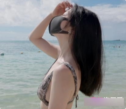 onlyfans娇小玲珑美女（玩偶姐姐hongkongdoll）分享与男友给力海岛生活2【4V，1.7G】